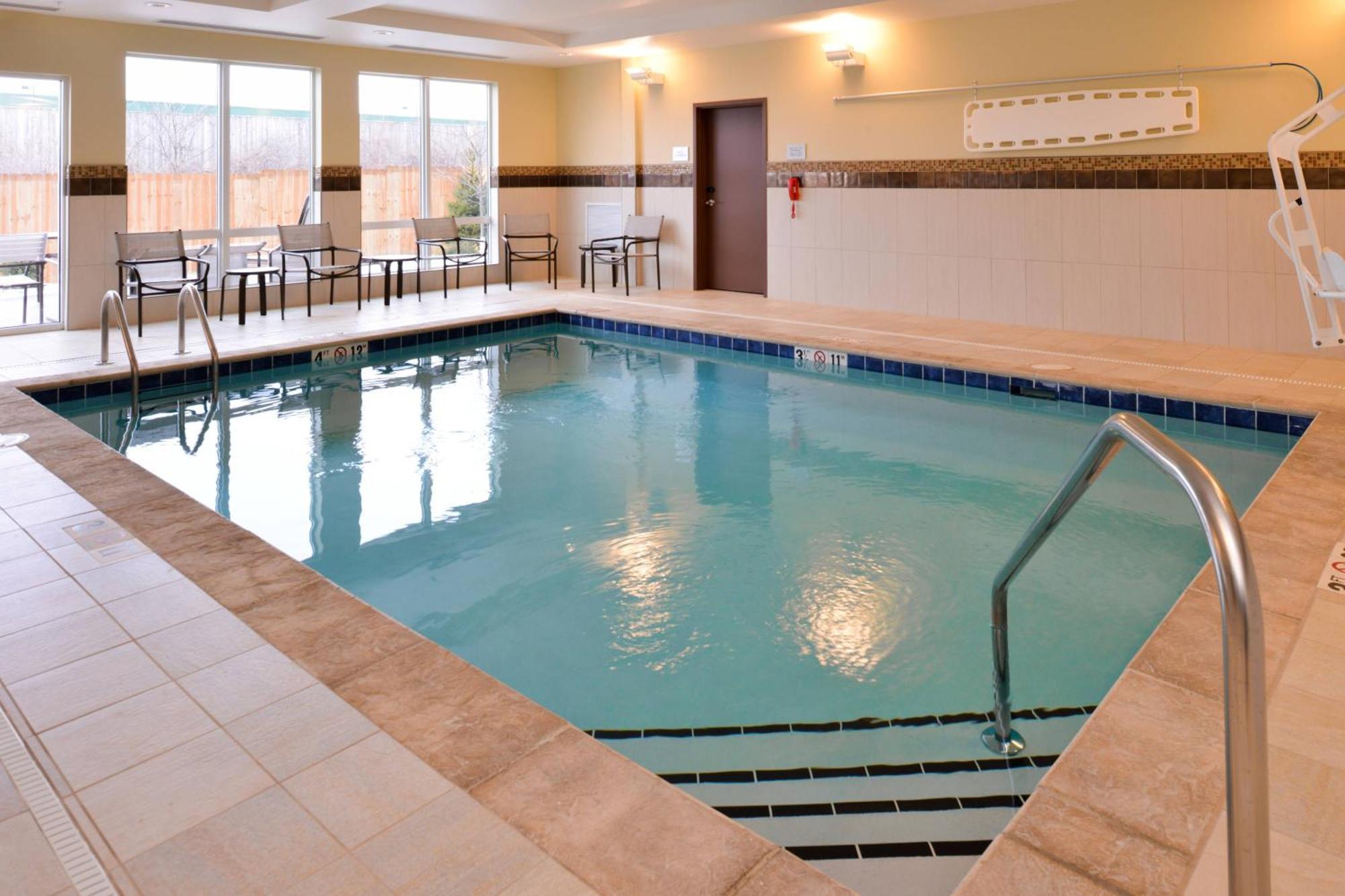 Courtyard By Marriott Toledo North Hotel Exterior foto