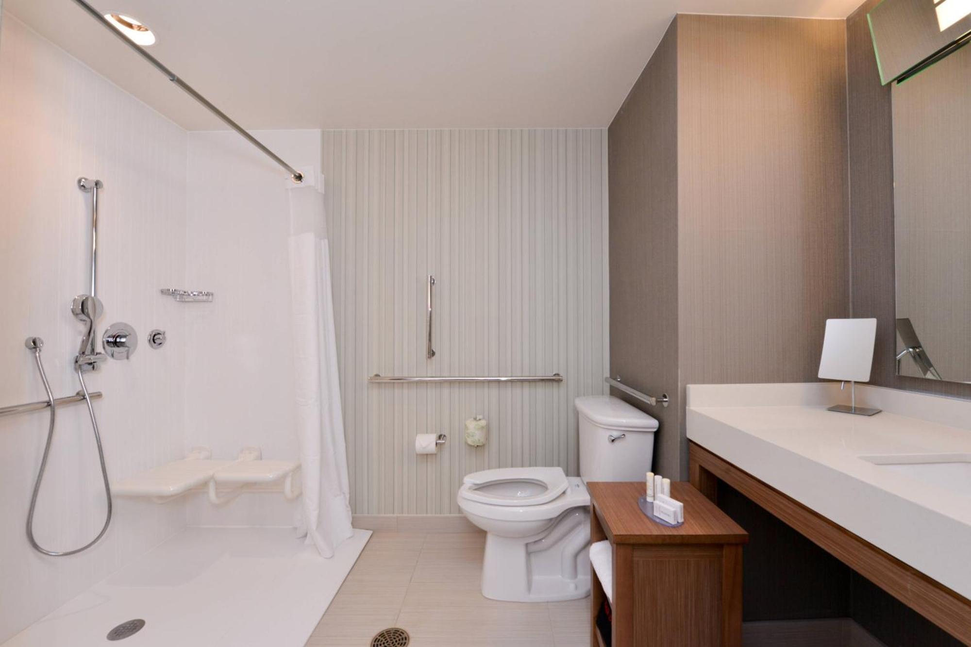Courtyard By Marriott Toledo North Hotel Exterior foto